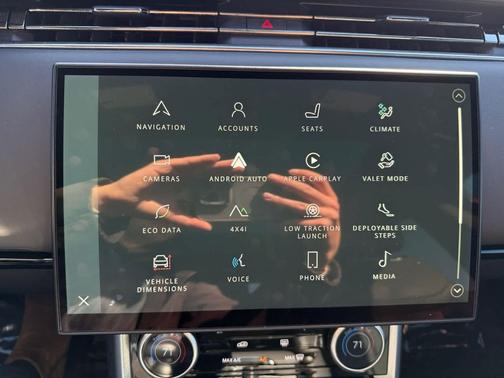 Santorini Black Metallic 2023 Land Rover Range Rover SE