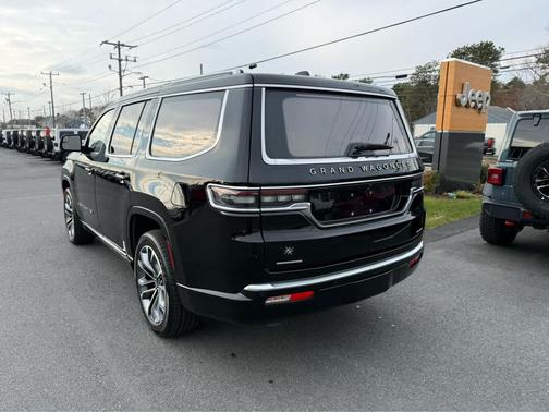 2022 Jeep Grand Wagoneer Series III