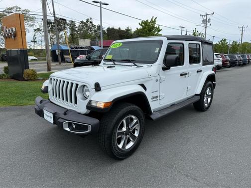 Bright White Clearcoat 2018 Jeep Wrangler Unlimited Sahara