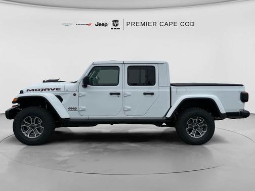 Bright White Clearcoat 2027 Jeep Gladiator Mojave X 4x4