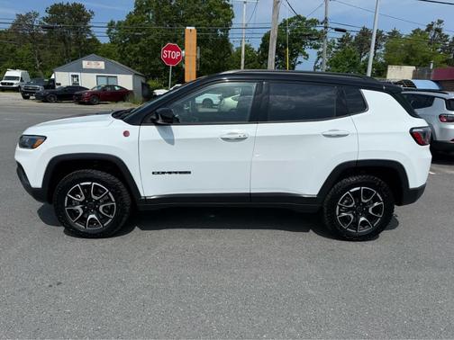 Bright White Clearcoat 2026 Jeep Compass Trailhawk