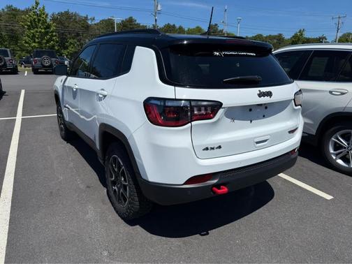Bright White Clearcoat 2026 Jeep Compass Trailhawk