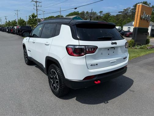 Bright White Clearcoat 2026 Jeep Compass Trailhawk