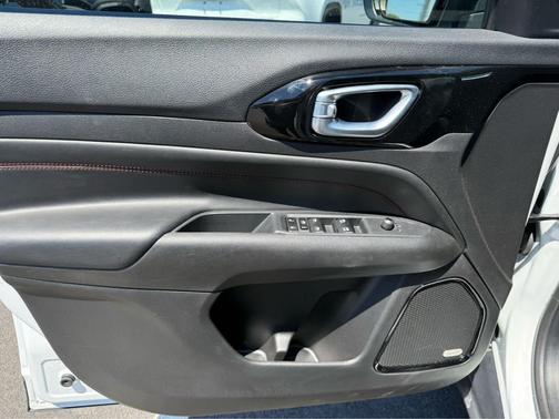 Bright White Clearcoat 2026 Jeep Compass Trailhawk