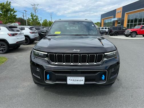 Diamond Black Crystal Pearlcoat 2023 Jeep Grand Cherokee 4xe Overland