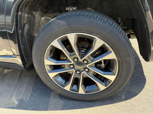 Diamond Black Crystal Pearlcoat 2023 Jeep Grand Cherokee 4xe Overland