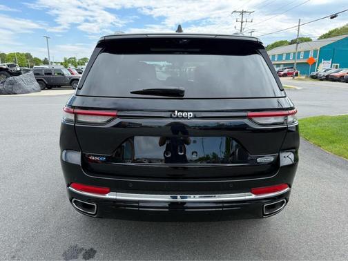Diamond Black Crystal Pearlcoat 2023 Jeep Grand Cherokee 4xe Overland