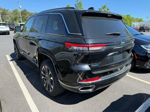 Diamond Black Crystal Pearlcoat 2023 Jeep Grand Cherokee 4xe Overland