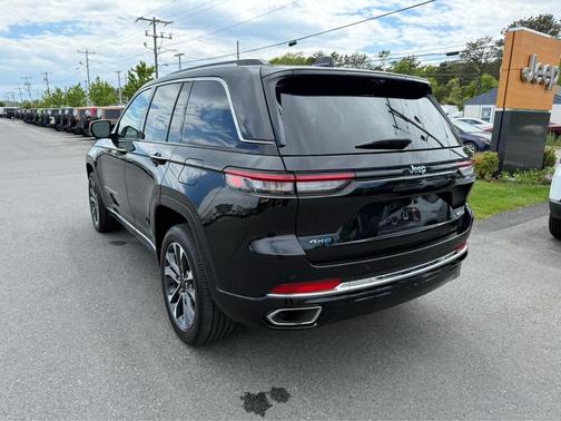 Diamond Black Crystal Pearlcoat 2023 Jeep Grand Cherokee 4xe Overland