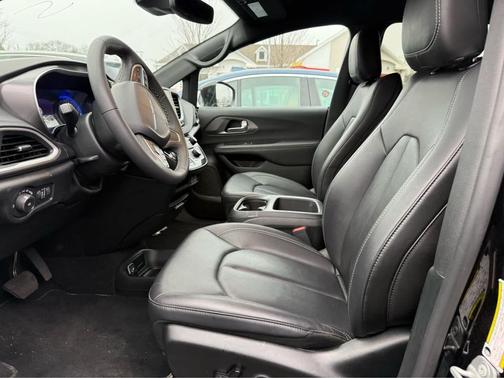 2025 Chrysler Pacifica L