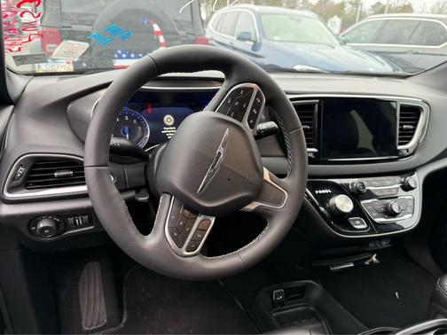 2025 Chrysler Pacifica L