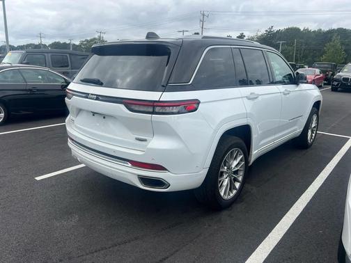 2022 Jeep Grand Cherokee Summit