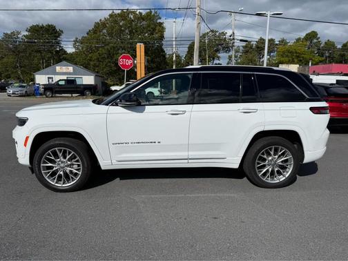 2022 Jeep Grand Cherokee Summit
