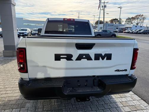 2026 RAM 2500 Tradesman 4x4 Crew Cab 64 Box