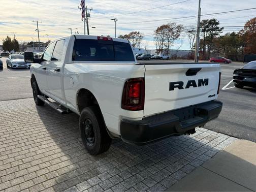 2026 RAM 2500 Tradesman 4x4 Crew Cab 64 Box