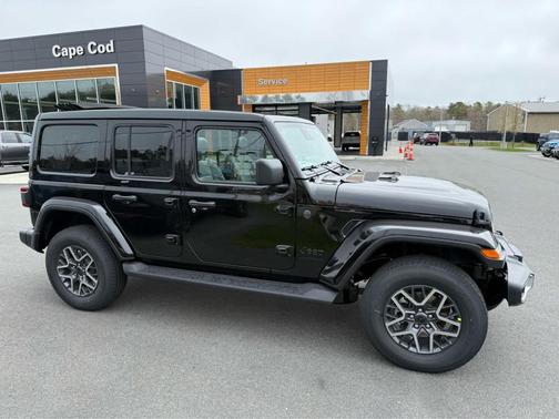 Black Clearcoat 2026 Jeep Wrangler Sahara