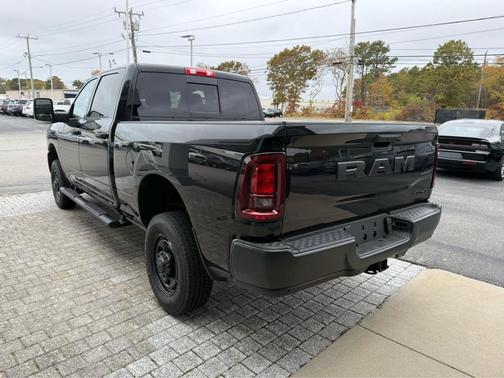 2026 RAM 2500 Tradesman 4x4 Crew Cab 64 Box