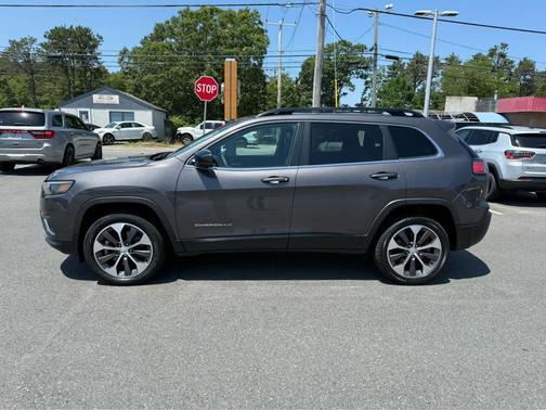 Granite Crystal Metallic Clearcoat 2022 Jeep Cherokee Limited