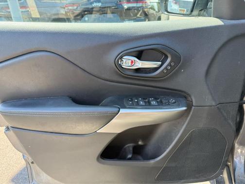 Granite Crystal Metallic Clearcoat 2022 Jeep Cherokee Limited