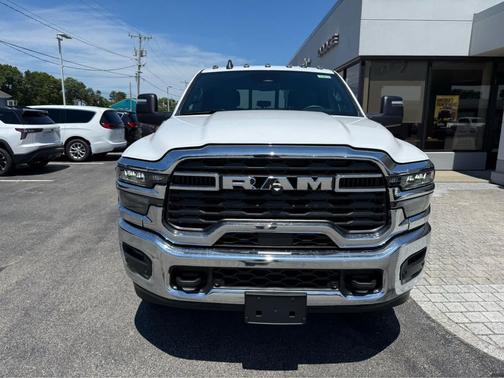 Bright White Clearcoat 2026 RAM 3500 Tradesman 4x4 Crew Cab 64 Box