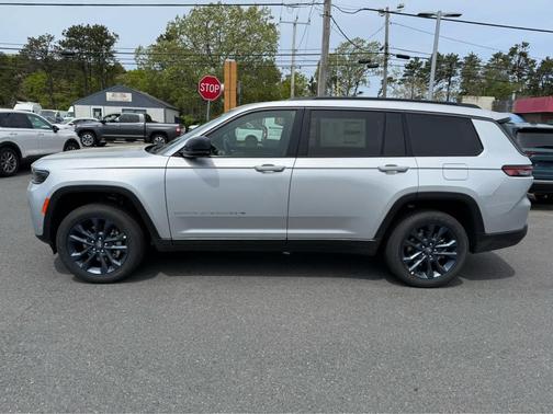 Silver Zynith 2026 Jeep Grand Cherokee L 85th Anniversary Edition