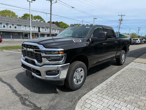Diamond Black Crystal Pearlcoat 2026 RAM 2500 Tradesman 4x4 Crew Cab 64 Box