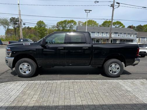 Diamond Black Crystal Pearlcoat 2026 RAM 2500 Tradesman 4x4 Crew Cab 64 Box