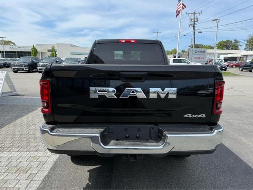 Diamond Black Crystal Pearlcoat 2026 RAM 2500 Tradesman 4x4 Crew Cab 64 Box