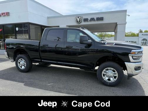 Diamond Black Crystal Pearlcoat 2026 RAM 2500 Tradesman 4x4 Crew Cab 64 Box
