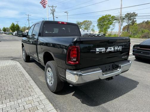 Diamond Black Crystal Pearlcoat 2026 RAM 2500 Tradesman 4x4 Crew Cab 64 Box