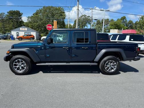 2025 Jeep Gladiator Sport S