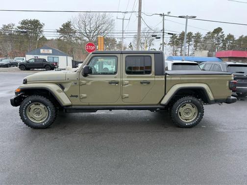 2026 Jeep Gladiator Sport