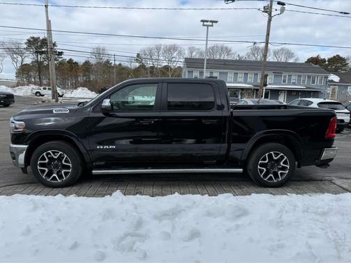 Diamond Black Crystal Pearlcoat 2026 RAM 1500 Laramie
