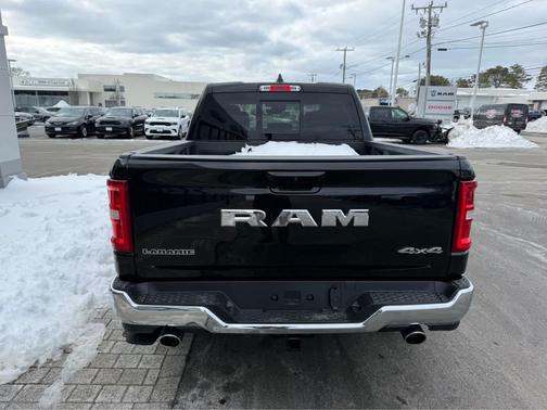 Diamond Black Crystal Pearlcoat 2026 RAM 1500 Laramie