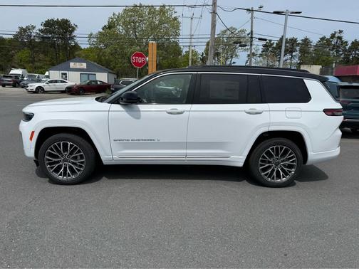 Bright White Clearcoat 2026 Jeep Grand Cherokee L Summit