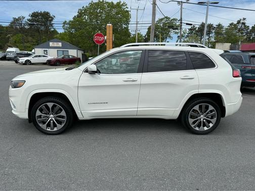 Pearl White Pearlcoat 2019 Jeep Cherokee Overland
