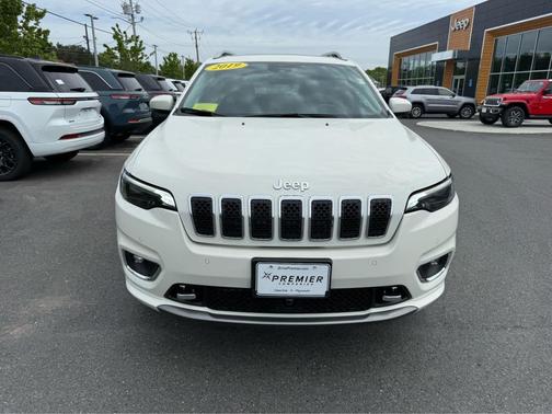 Pearl White Pearlcoat 2019 Jeep Cherokee Overland