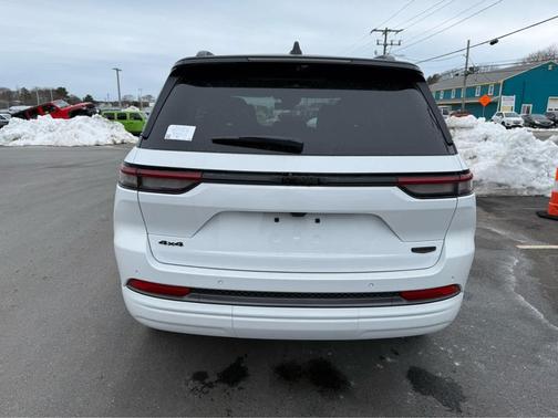 Bright White Clearcoat 2026 Jeep Grand Cherokee Summit