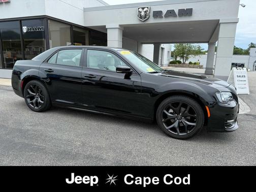 Gloss Black 2022 Chrysler 300 Touring