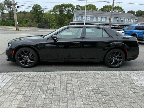 Gloss Black 2022 Chrysler 300 Touring