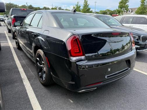 Gloss Black 2022 Chrysler 300 Touring