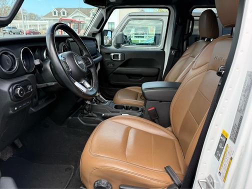 Bright White Clearcoat 2023 Jeep Wrangler 4xe Sahara