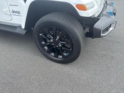 Bright White Clearcoat 2023 Jeep Wrangler 4xe Sahara