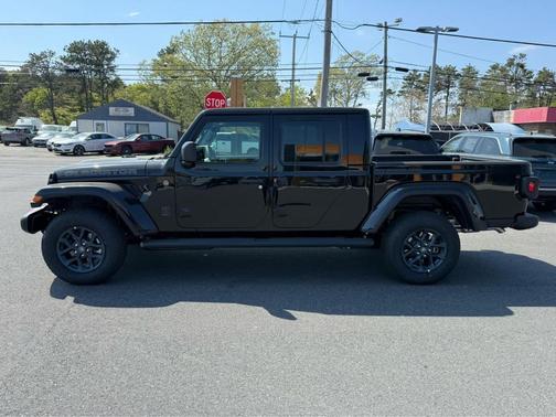 Black Clearcoat 2026 Jeep Gladiator 85th Anniversary Edition 4x4