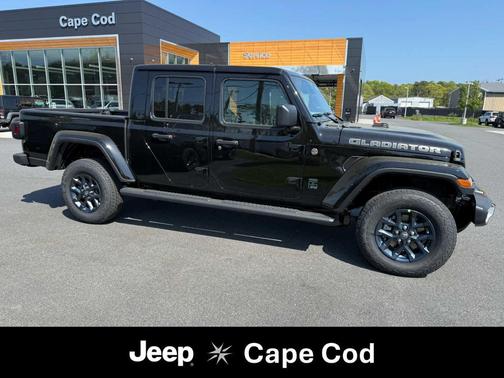 Black Clearcoat 2026 Jeep Gladiator 85th Anniversary Edition 4x4