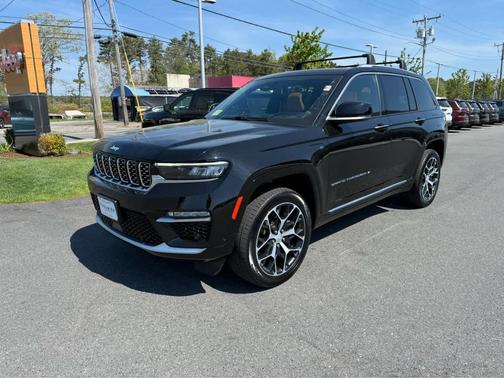 Diamond Black Crystal Pearlcoat 2023 Jeep Grand Cherokee 4xe Summit Reserve
