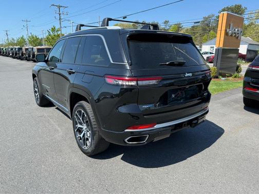 Diamond Black Crystal Pearlcoat 2023 Jeep Grand Cherokee 4xe Summit Reserve