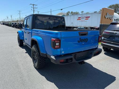 Hydro Blue Pearlcoat 2025 Jeep Gladiator Willys 4x4
