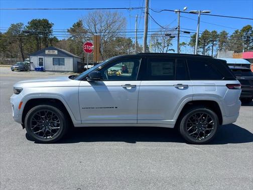 2025 Jeep Grand Cherokee Summit