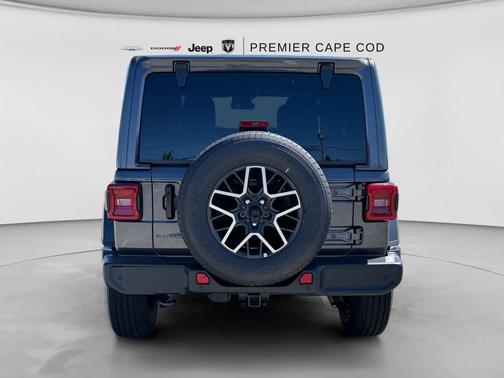 Granite Crystal Metallic Clearcoat 2027 Jeep Wrangler Sahara